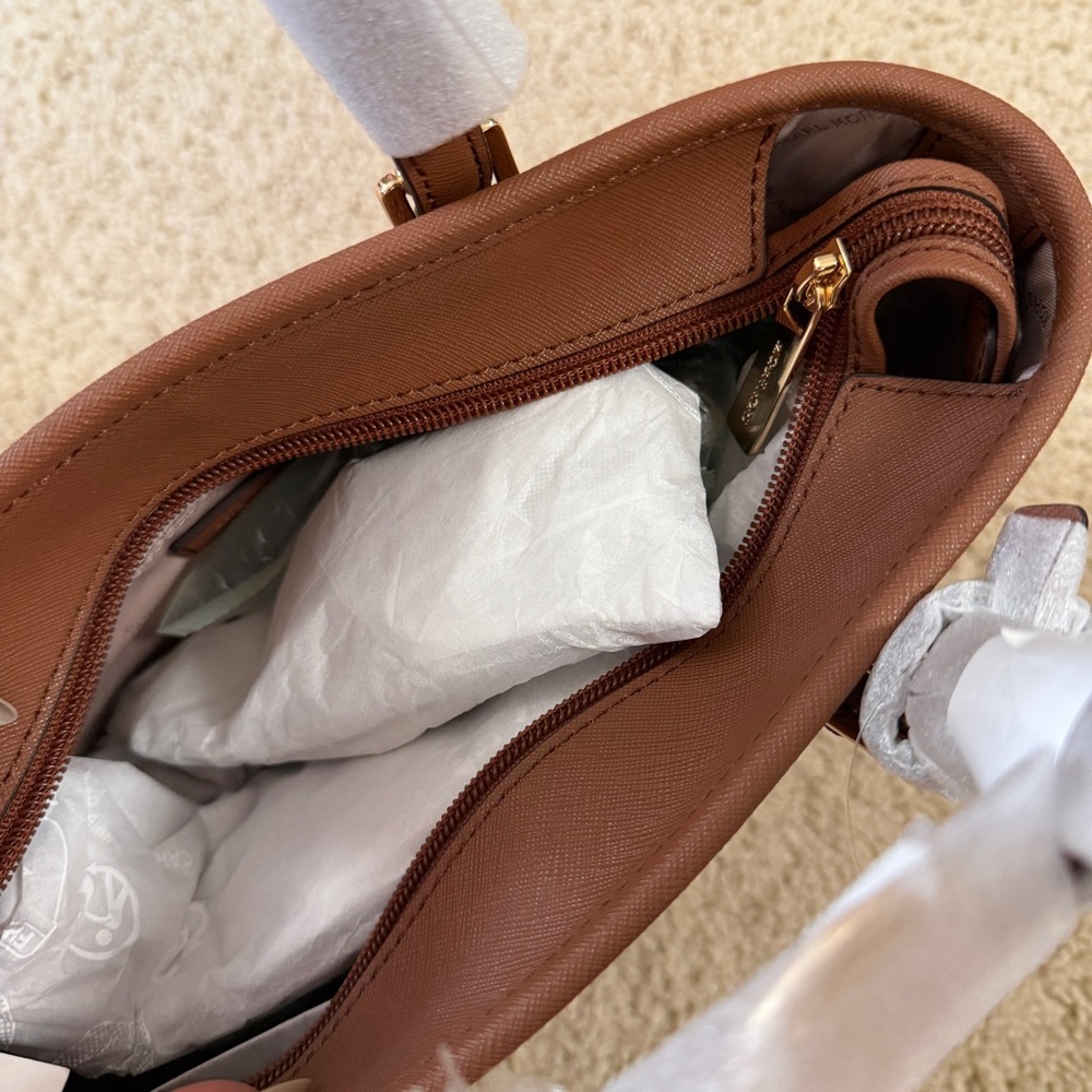 Michael Kors Luggage Tote in Tan Size XS - Picture 5 of 6